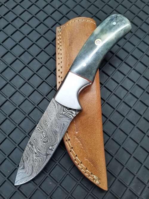 HANDMADE DAMASCUS STEEL HUNTING KNIFE !!!
