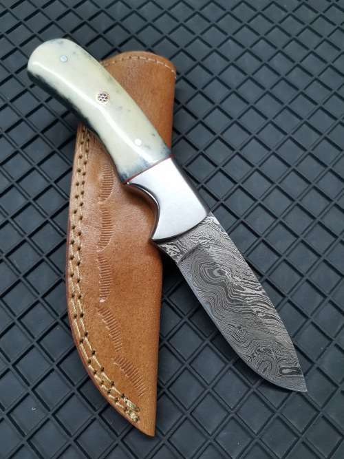 HANDMADE DAMASCUS STEEL HUNTING KNIFE !!!