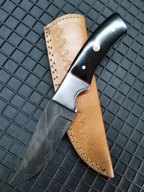 HANDMADE DAMASCUS STEEL HUNTING KNIFE !!!