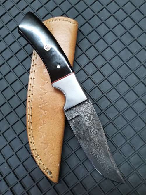 HANDMADE DAMASCUS STEEL HUNTING KNIFE !!!