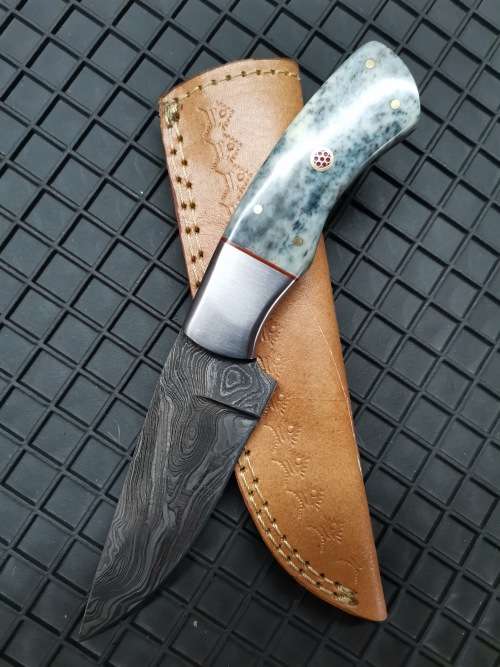 HANDMADE DAMASCUS STEEL HUNTING KNIFE !!!