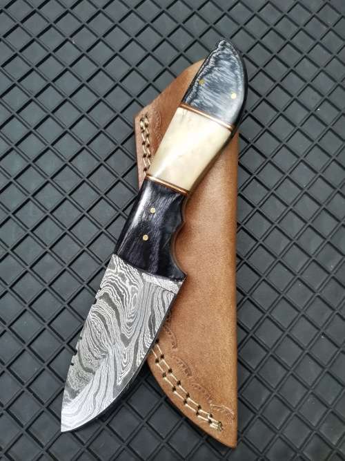 HANDMADE DAMASCUS STEEL HUNTING KNIFE !!!