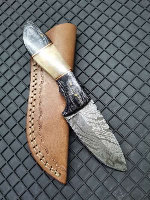 HANDMADE DAMASCUS STEEL HUNTING KNIFE !!!