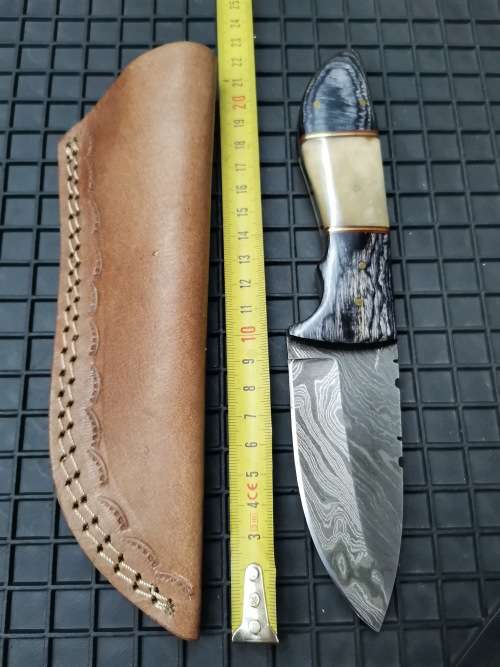 HANDMADE DAMASCUS STEEL HUNTING KNIFE !!!