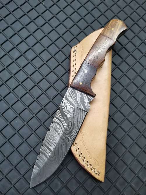 HANDMADE DAMASCUS STEEL HUNTING KNIFE !!!