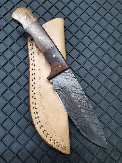 HANDMADE DAMASCUS STEEL HUNTING KNIFE !!!