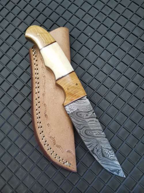 HANDMADE DAMASCUS STEEL HUNTING KNIFE !!!