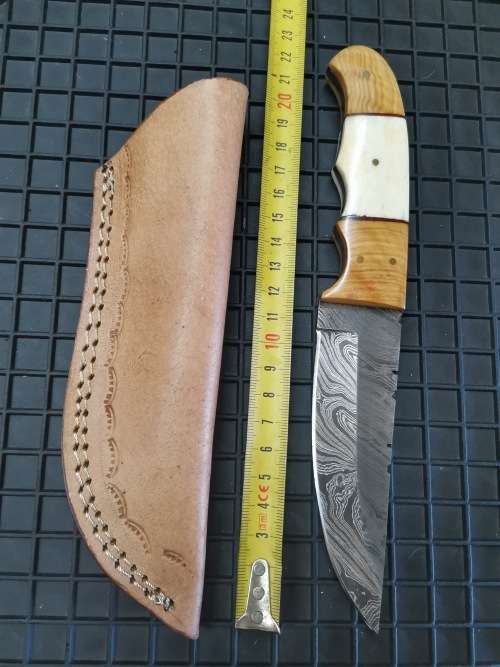 HANDMADE DAMASCUS STEEL HUNTING KNIFE !!!