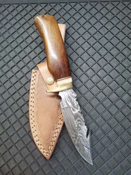 HANDMADE DAMASCUS STEEL HUNTING KNIFE !!!