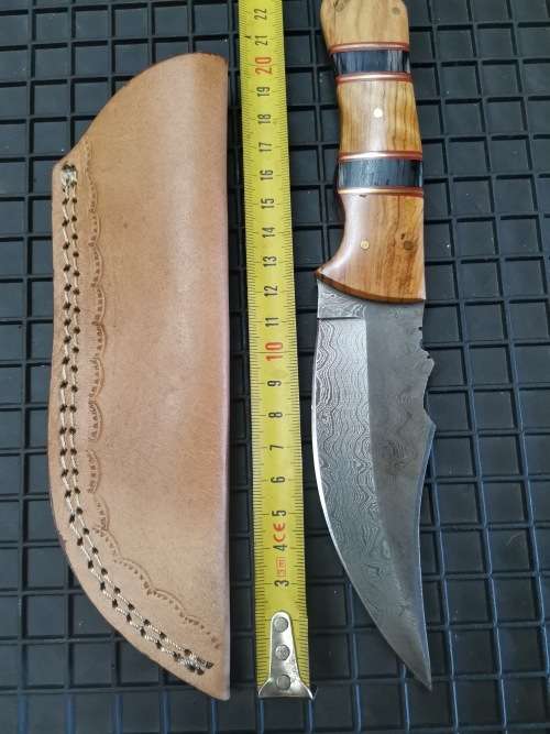 HANDMADE DAMASCUS STEEL HUNTING KNIFE !!!