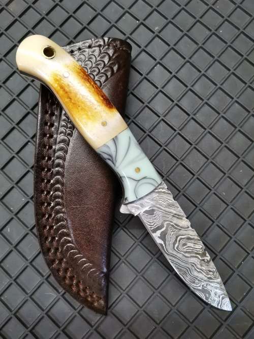HANDMADE DAMASCUS STEEL HUNTING KNIFE !!!