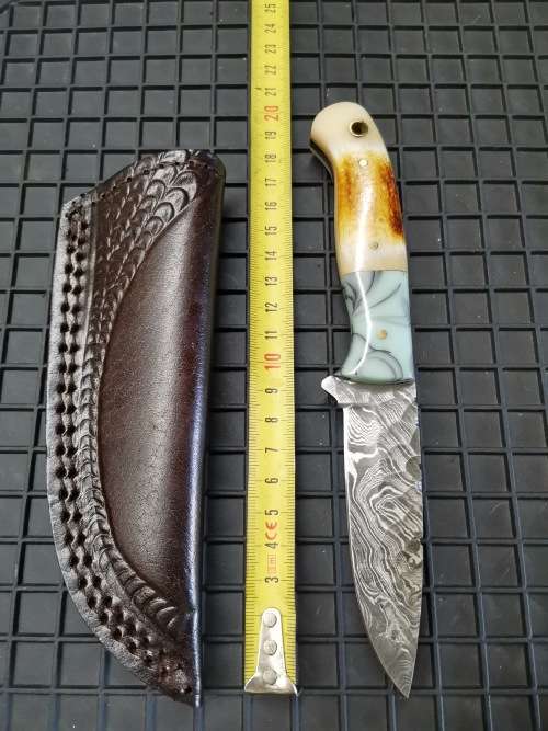 HANDMADE DAMASCUS STEEL HUNTING KNIFE !!!