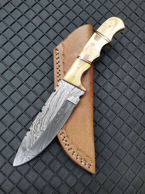 HANDMADE DAMASCUS STEEL HUNTING KNIFE !!!