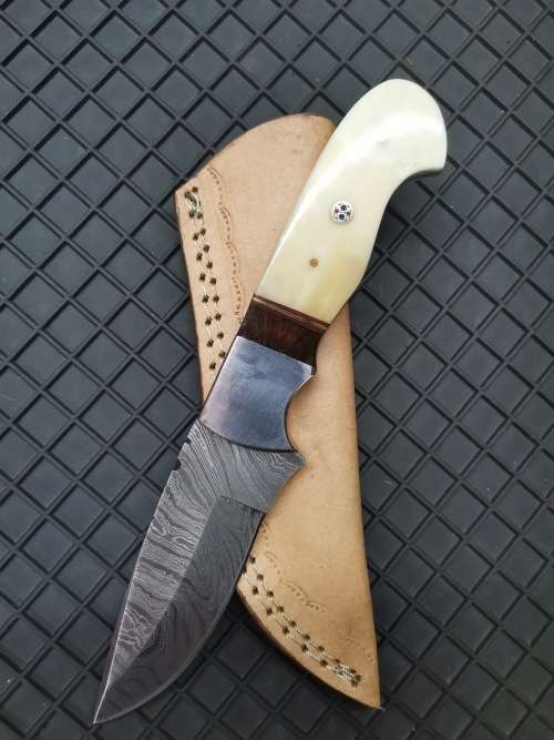 HANDMADE DAMASCUS STEEL HUNTING KNIFE !!!