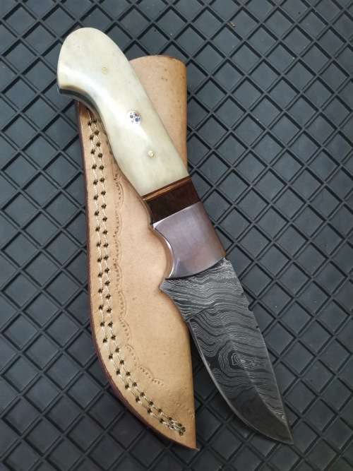 HANDMADE DAMASCUS STEEL HUNTING KNIFE !!!