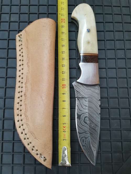 HANDMADE DAMASCUS STEEL HUNTING KNIFE !!!