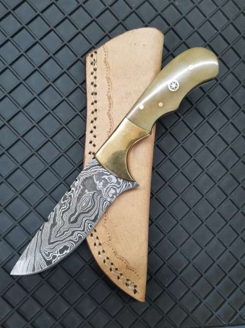 HANDMADE DAMASCUS STEEL HUNTING KNIFE !!!