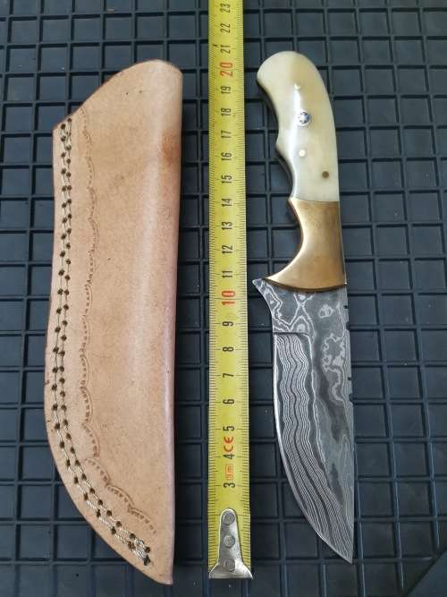 HANDMADE DAMASCUS STEEL HUNTING KNIFE !!!