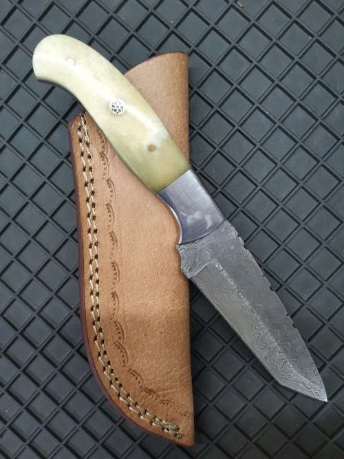 HANDMADE DAMASCUS STEEL HUNTING KNIFE !!!