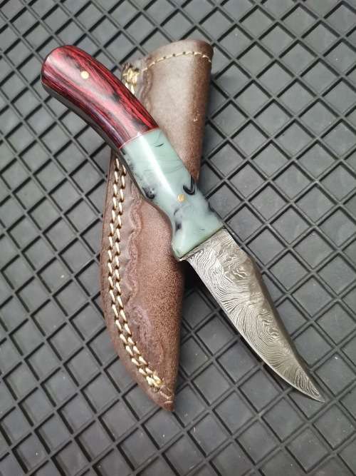 HANDMADE DAMASCUS STEEL HUNTING KNIFE !!!