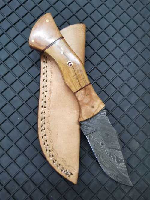 HANDMADE DAMASCUS STEEL HUNTING KNIFE !!!