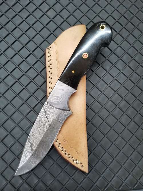 HANDMADE DAMASCUS STEEL HUNTING KNIFE !!!
