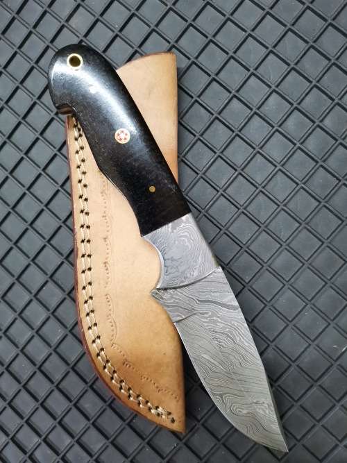 HANDMADE DAMASCUS STEEL HUNTING KNIFE !!!