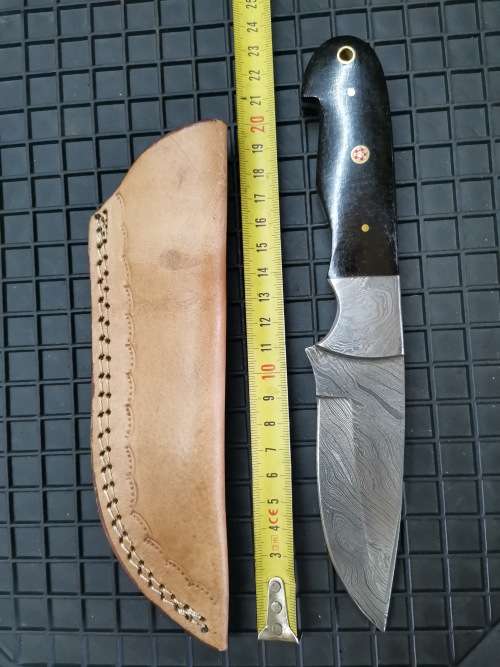 HANDMADE DAMASCUS STEEL HUNTING KNIFE !!!