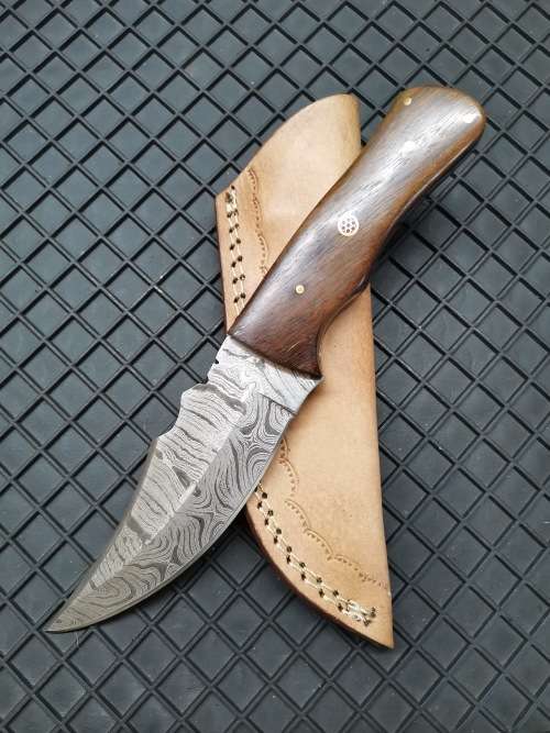 HANDMADE DAMASCUS STEEL HUNTING KNIFE !!!