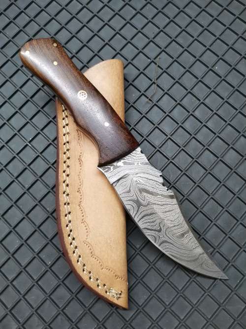 HANDMADE DAMASCUS STEEL HUNTING KNIFE !!!