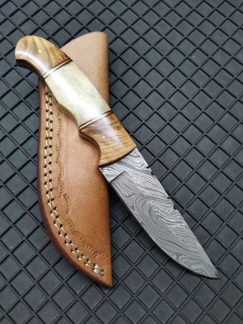 HANDMADE DAMASCUS STEEL HUNTING KNIFE !!!
