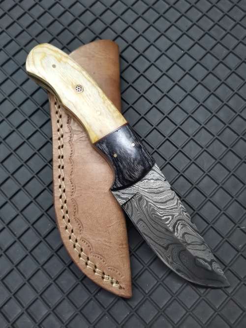 HANDMADE DAMASCUS STEEL HUNTING KNIFE !!!