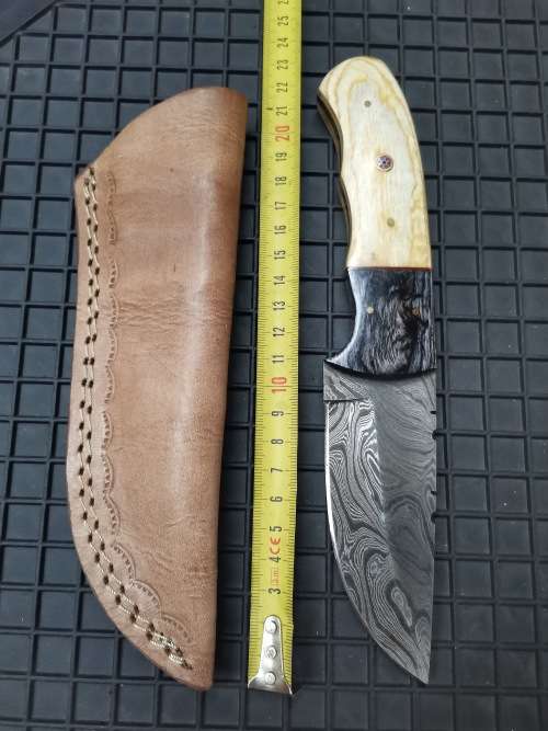 HANDMADE DAMASCUS STEEL HUNTING KNIFE !!!