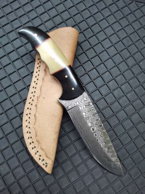 HANDMADE DAMASCUS STEEL HUNTING KNIFE !!!