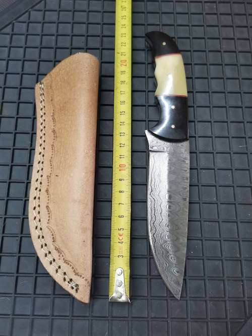 HANDMADE DAMASCUS STEEL HUNTING KNIFE !!!