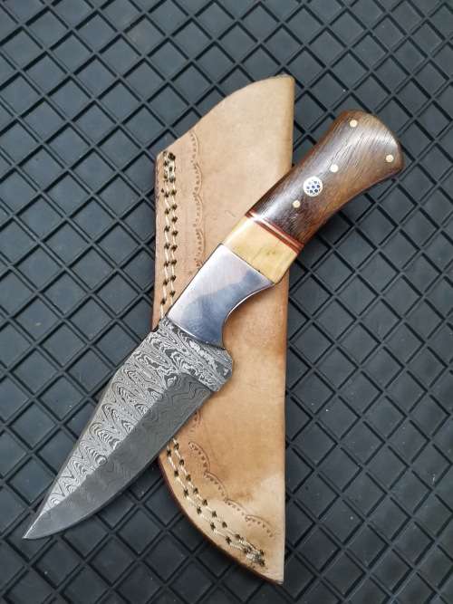HANDMADE DAMASCUS STEEL HUNTING KNIFE !!!