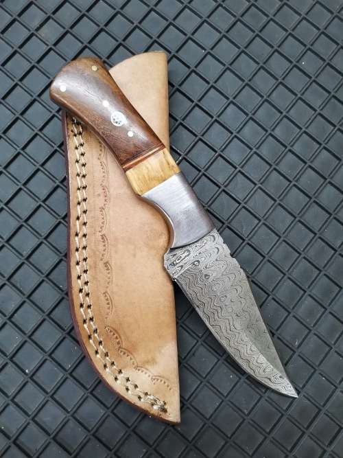 HANDMADE DAMASCUS STEEL HUNTING KNIFE !!!