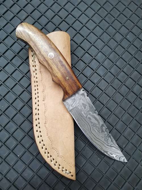 HANDMADE DAMASCUS STEEL HUNTING KNIFE !!!