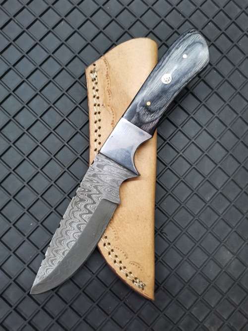 HANDMADE DAMASCUS STEEL HUNTING KNIFE !!!