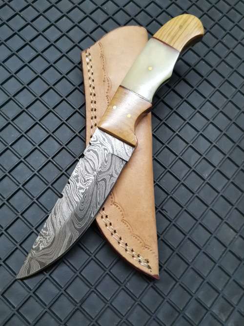 HANDMADE DAMASCUS STEEL HUNTING KNIFE !!!