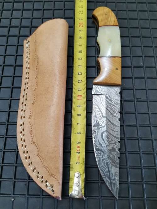 HANDMADE DAMASCUS STEEL HUNTING KNIFE !!!
