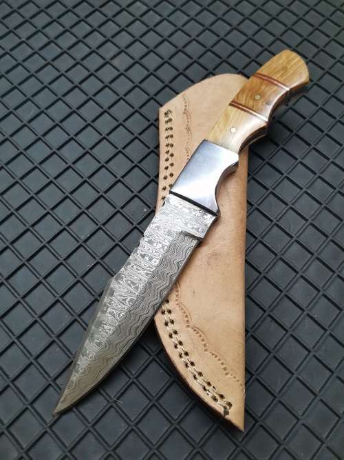 HANDMADE DAMASCUS STEEL HUNTING KNIFE