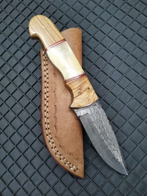 HANDMADE DAMASCUS STEEL HUNTING KNIFE