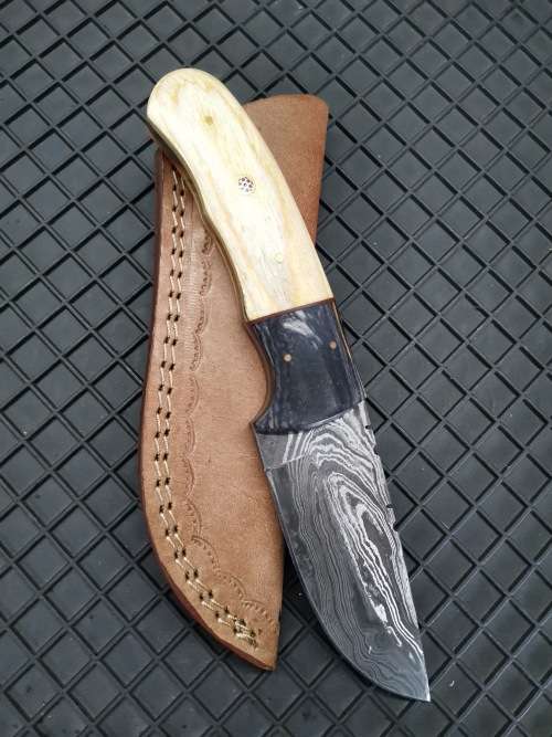 HANDMADE DAMASCUS STEEL HUNTING KNIFE