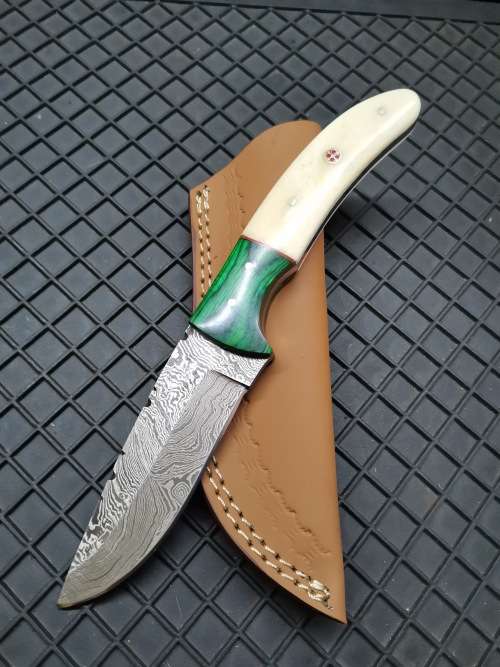 HANDMADE DAMASCUS STEEL HUNTING KNIFE