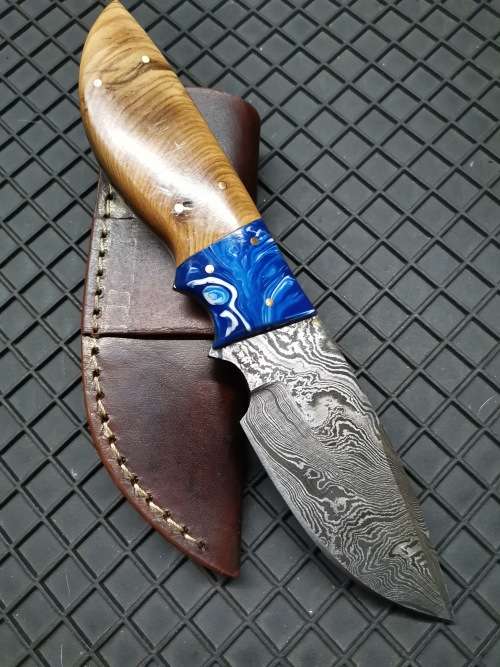 HANDMADE DAMASCUS STEEL HUNTING KNIFE