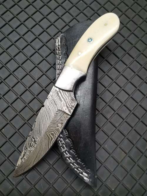 HANDMADE DAMASCUS STEEL HUNTING KNIFE