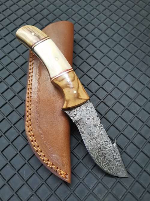HANDMADE DAMASCUS STEEL HUNTING KNIFE