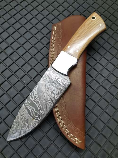 HANDMADE DAMASCUS STEEL HUNTING KNIFE