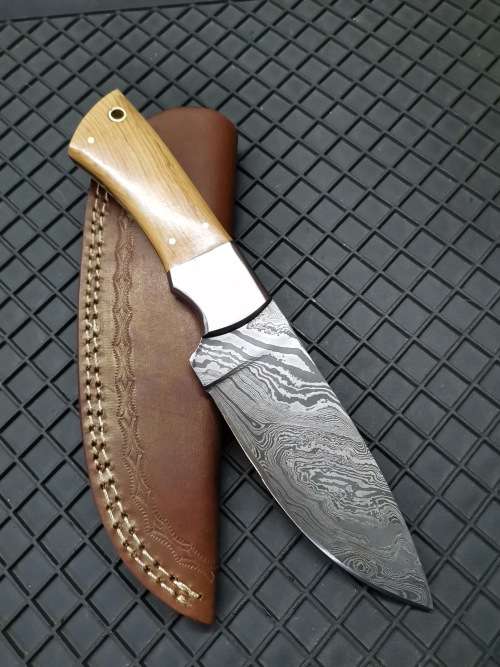 HANDMADE DAMASCUS STEEL HUNTING KNIFE